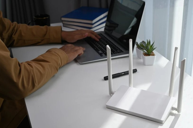 Shelly BLU Gateway - bramka Bluetooth łącząca kompatybilne urządzenia Shelly BLU z siecią Wi-Fi